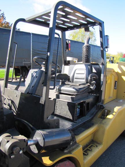 30,000 Lb ELWELL PARKER Fork Truck, LP Gas, 86.5 Lift, 72 Forks, 125 HP