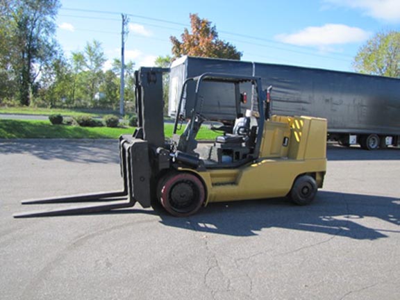30,000 Lb ELWELL PARKER Fork Truck, LP Gas, 86.5 Lift, 72 Forks, 125 HP