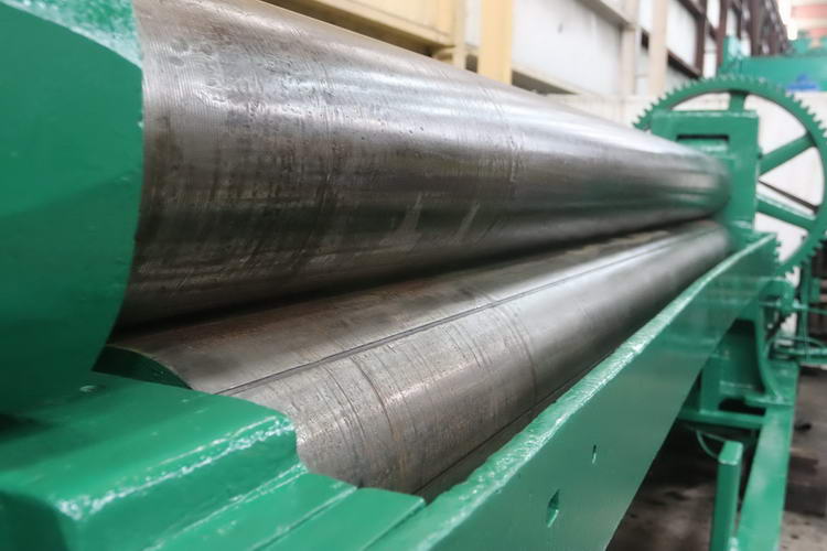 12' x 1/2 BERTSCH Initial Pinch Plate Roll, Rear Roll Adj, Air Drop End, 20 HP