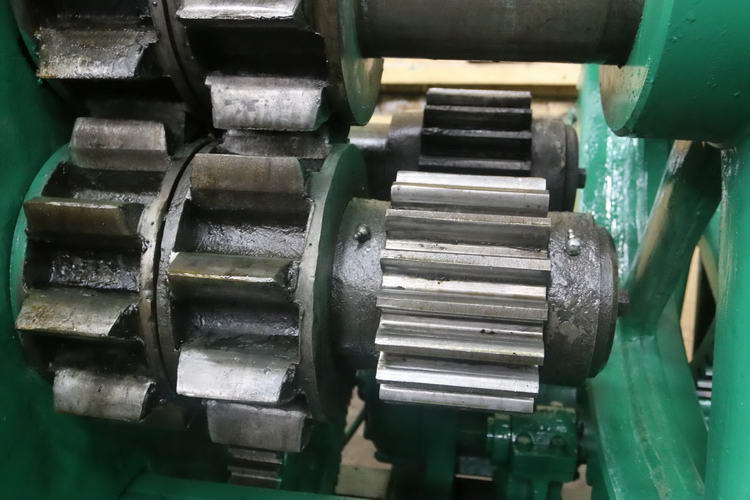 12' x 1/2 BERTSCH Initial Pinch Plate Roll, Rear Roll Adj, Air Drop End, 20 HP