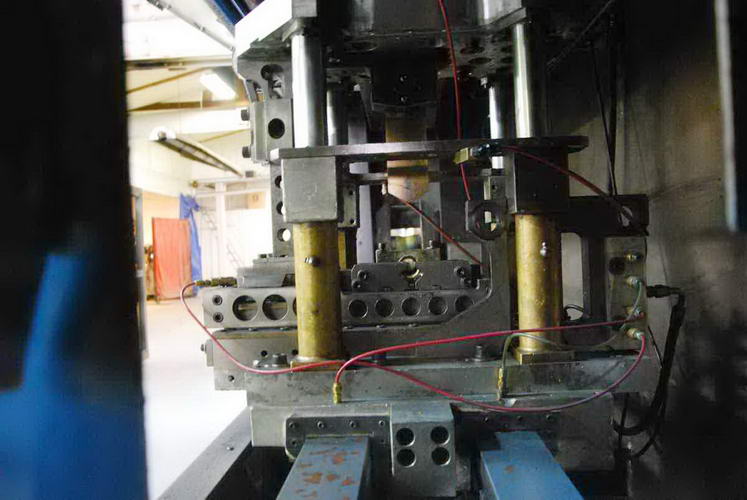 .134 x 2 BETARAM Flying Shear, AMS XL 200 Length Control System