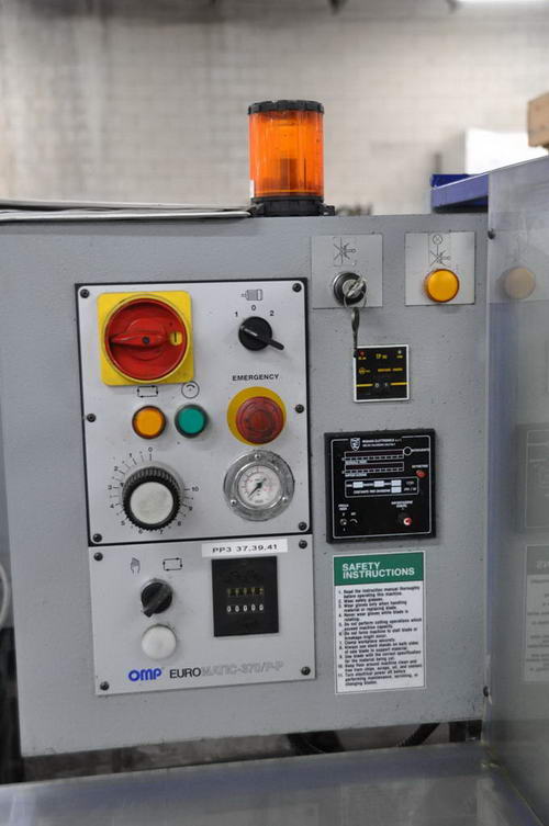 14-1/2 Blade DAKE EUROMATIC Non-Ferrous Cold Saw, 5-1/16 Rd, 4 Sq