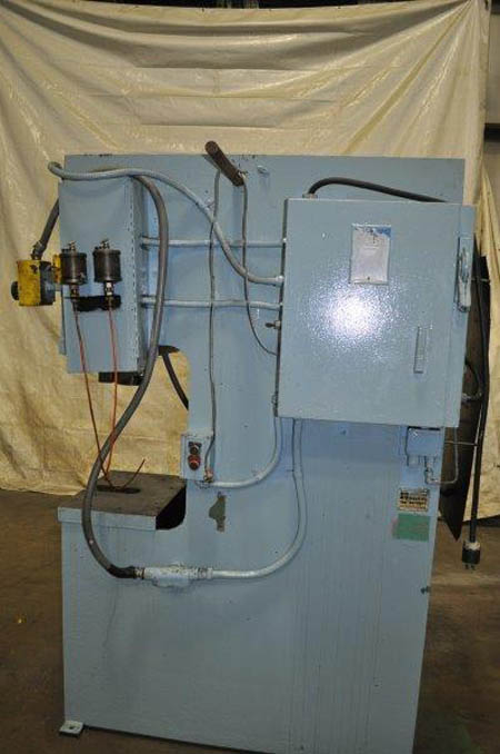 12 Ton GREENERD Hydraulic Press, 10 Stroke, 16 Daylight, 20 x 14 Bed, 5 HP