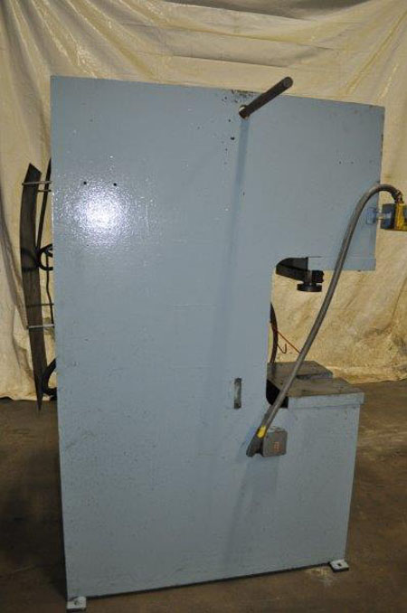 12 Ton GREENERD Hydraulic Press, 10 Stroke, 16 Daylight, 20 x 14 Bed, 5 HP