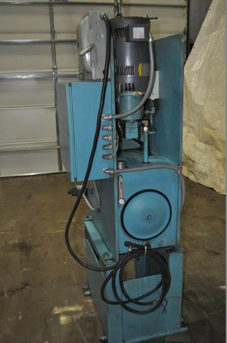 15 Ton DENISON Hydraulic Multipress, 12 Str, 18 Daylight, 17 x 13.5 Bed