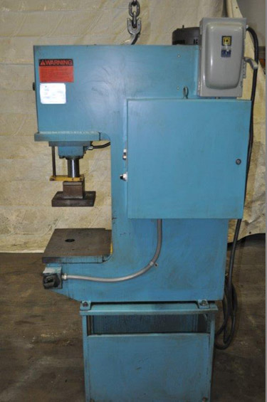 15 Ton DENISON Hydraulic Multipress, 12 Str, 18 Daylight, 17 x 13.5 Bed