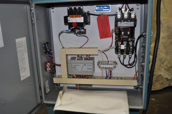 15 Ton DENISON Hydraulic Multipress, 12 Str, 18 Daylight, 17 x 13.5 Bed