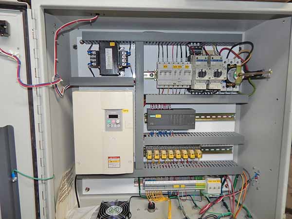 13 GPM, 1200 PSI CHIPBLASTER Thru-Spindle Variiable Speed High Pressure Coolant