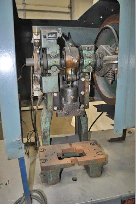 3 Ton BENCHMASTER OBI Press, 1 Str, 7-1/2 SH, 11.25 x 6.5 Bed, 0 to 600 SPM