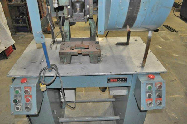 3 Ton BENCHMASTER OBI Press, 1 Str, 7-1/2 SH, 11.25 x 6.5 Bed, 0 to 600 SPM