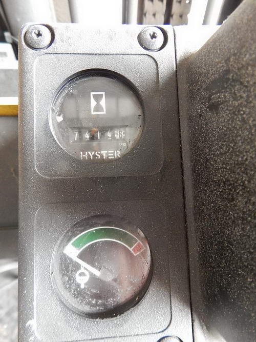 10,000 Lb HYSTER Triple Stage Fork Truck, LP, Side Shift, 161.5 Lift Height