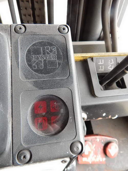 10,000 Lb HYSTER Triple Stage Fork Truck, LP, Side Shift, 161.5 Lift Height