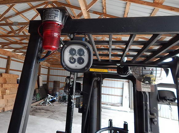 10,000 Lb HYSTER Triple Stage Fork Truck, LP, Side Shift, 161.5 Lift Height