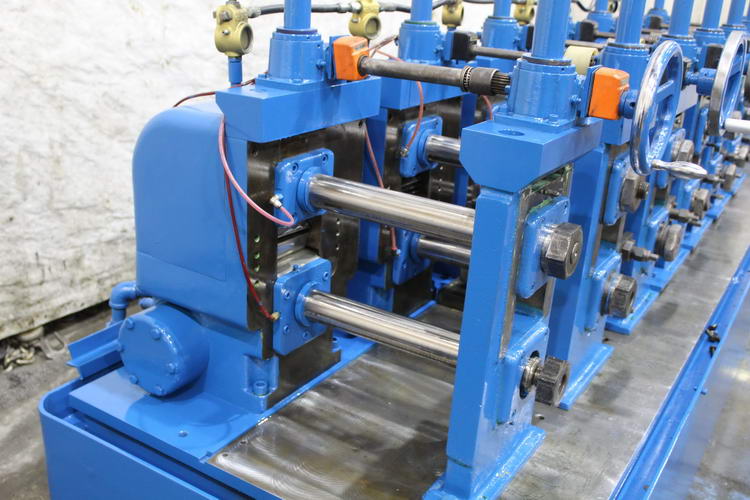 7-Stand YODER M2-1/2 Roll Former, 2-1/2 Spdl, 14 RS, 18 Horiz, 4 to 7 Vert