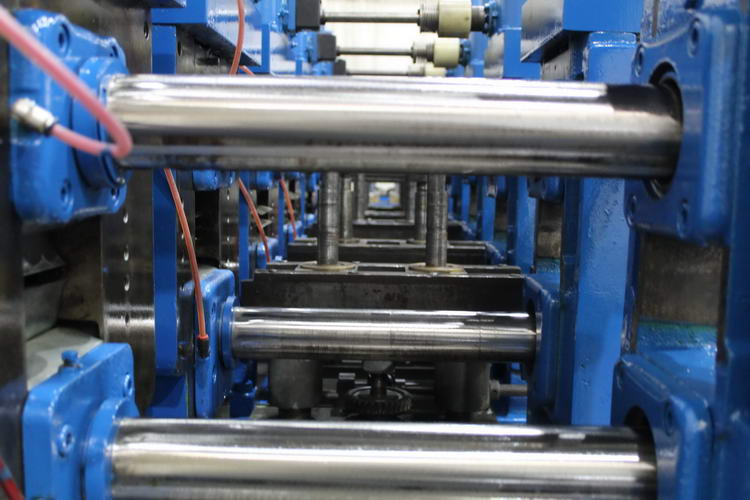 7-Stand YODER M2-1/2 Roll Former, 2-1/2 Spdl, 14 RS, 18 Horiz, 4 to 7 Vert