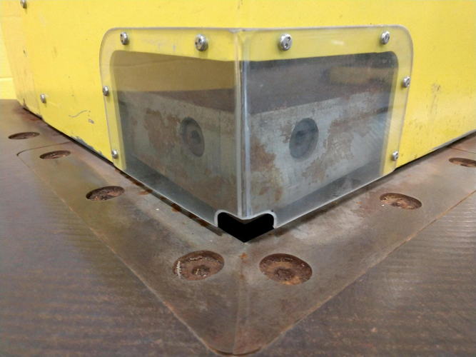 1/4 x 8-7/8 x 8-7/8 BOSCHERT Notcher, 90 Deg Cut, 35 W x 25 Table, 6.5 HP