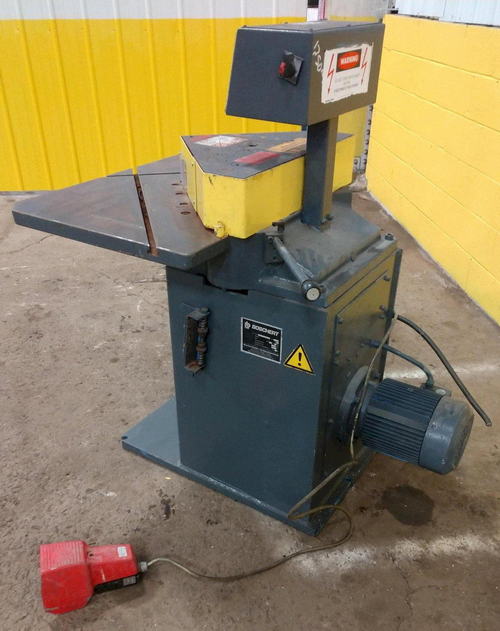 1/4 x 8-7/8 x 8-7/8 BOSCHERT Notcher, 90 Deg Cut, 35 W x 25 Table, 6.5 HP
