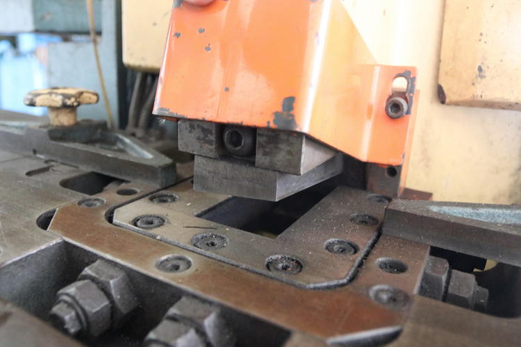 1/8 x 8-5/8 x 8-5/8 AMADA Dual Head Notcher & Coper, 10 Ton, 3 HP