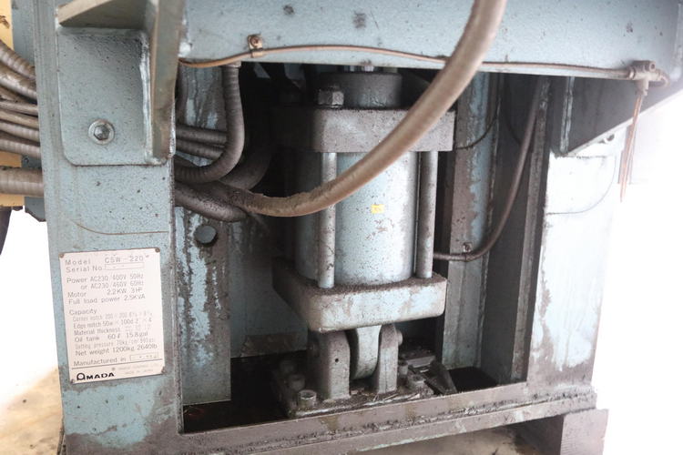 1/8 x 8-5/8 x 8-5/8 AMADA Dual Head Notcher & Coper, 10 Ton, 3 HP