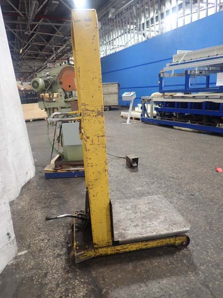 1000 Lb. PRESTO MODEL M-152-1 LIFT CART,