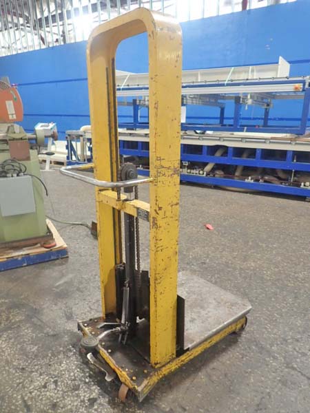 1000 Lb. PRESTO MODEL M-152-1 LIFT CART,