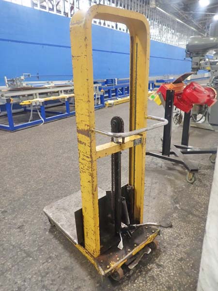 1000 Lb. PRESTO MODEL M-152-1 LIFT CART,