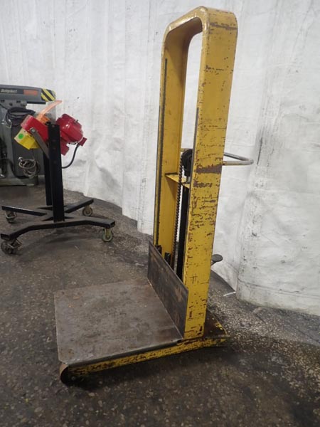 1000 Lb. PRESTO MODEL M-152-1 LIFT CART,