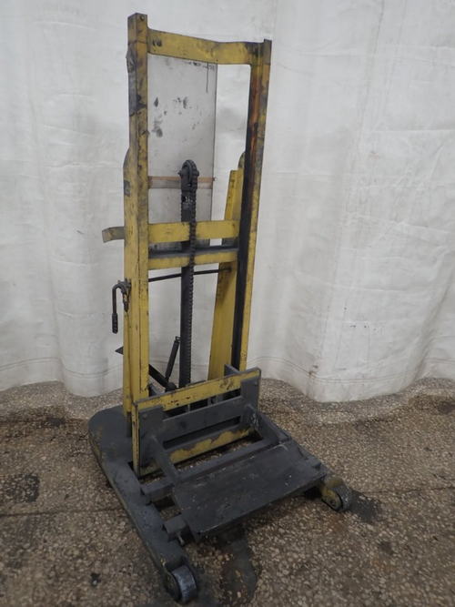 1000 Lb. BIG JOE MODEL 21A-64 STRADDLE LIFT,