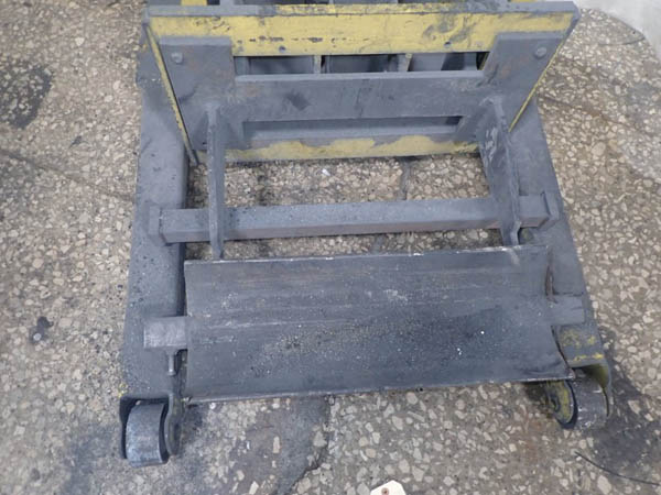 1000 Lb. BIG JOE MODEL 21A-64 STRADDLE LIFT,