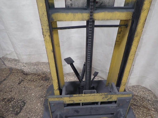 1000 Lb. BIG JOE MODEL 21A-64 STRADDLE LIFT,