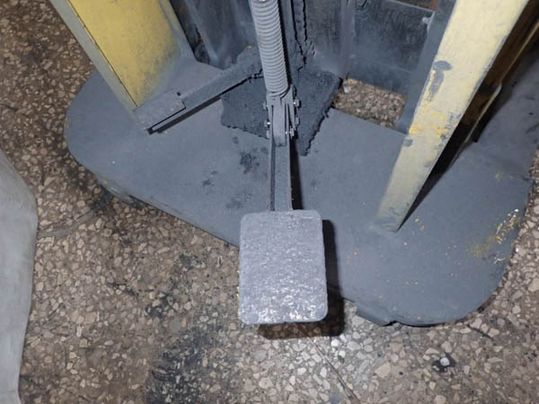 1000 Lb. BIG JOE MODEL 21A-64 STRADDLE LIFT,