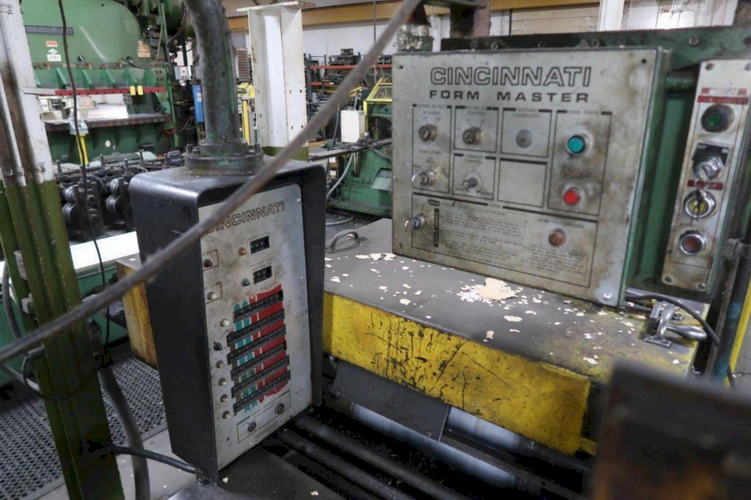 350 Ton CINCINNATI Hydraulic Press Brake, 16'6 Bet Hsgs, Removable Flanged Bed
