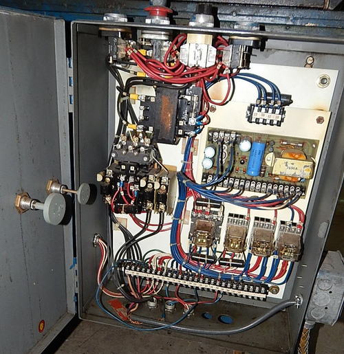 .104 x 18 REGAL 230-CSF-18 Straightener, Pneumatic Entry and Exit Feed Rolls