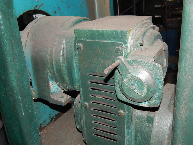 .135 x 12 REGAL Straightener, 4 Over 5, Adj Centering Base, 1 HP, V.S. Drive