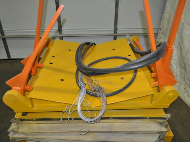 13,000 Lb PERFECTO Coil Car, 31 x 40 V-Style Platform, 72 OD, Keepers