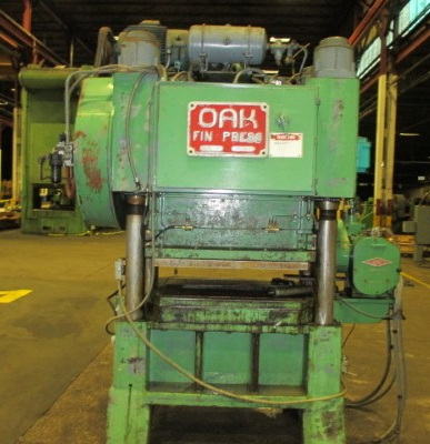 60 Ton OAK FP-2-42 Fin Press, 1-1/2 Str, 16 SH, 3 Adj, 42 x 34 Bed, 7.5 HP