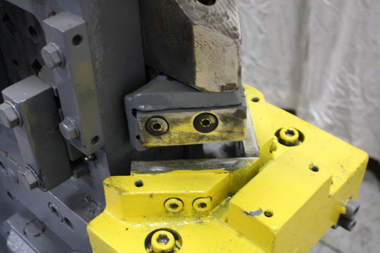 6 x 6 x 1/2 PEDDINGHAUS Ironworker, 105 Ton, 1-1/4 Thru 15/16 , 10 HP