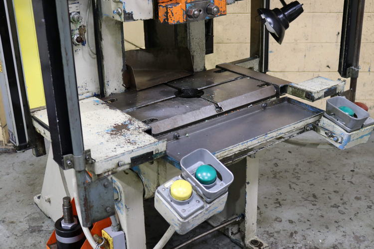 22 Ton BLISS OBI Press, 4 Str, 8-3/4 SH, 2 Adj, 23-1/2 x 14 Bed, 5 HP