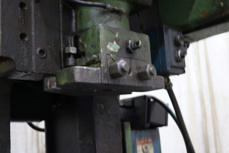 35 Ton BLISS OBI Press, 3 Str, 10-3/4 SH, 2-1/2 Adj, 17 x 27 Bed, 5 HP