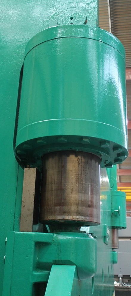 400 Ton CINCINNATI Hydraulic Brake, 16' OA Bed, 12'6 Bet Hsgs, 12 Str, 60 HP