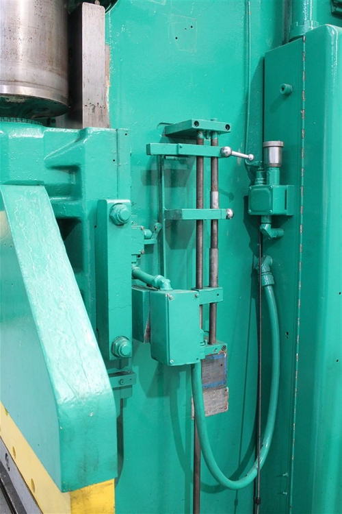 400 Ton CINCINNATI Hydraulic Brake, 16' OA Bed, 12'6 Bet Hsgs, 12 Str, 60 HP