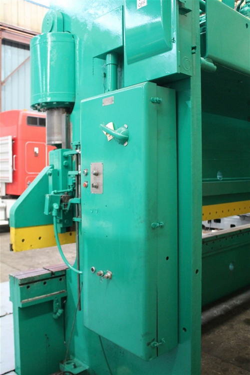 400 Ton CINCINNATI Hydraulic Brake, 16' OA Bed, 12'6 Bet Hsgs, 12 Str, 60 HP