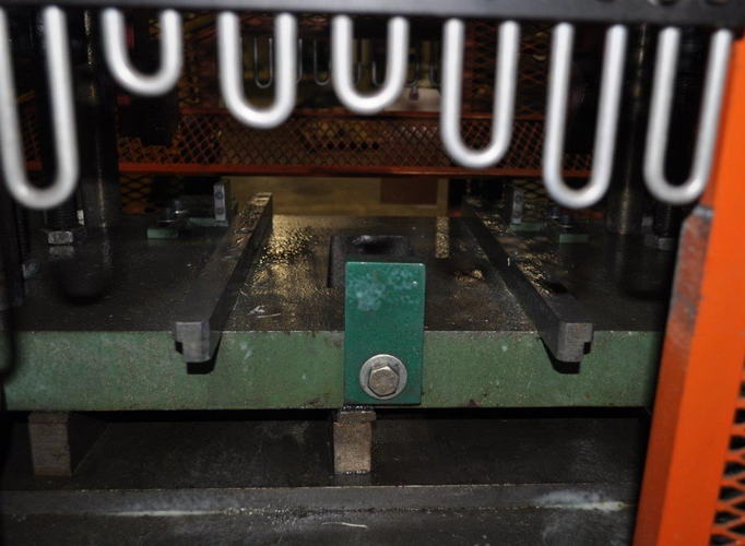 12 Ton PNEU POWER Cut-Off, 0 to 3 Str, 12 Adj, 0 to 12 SH, 26 x 14.5 Bed