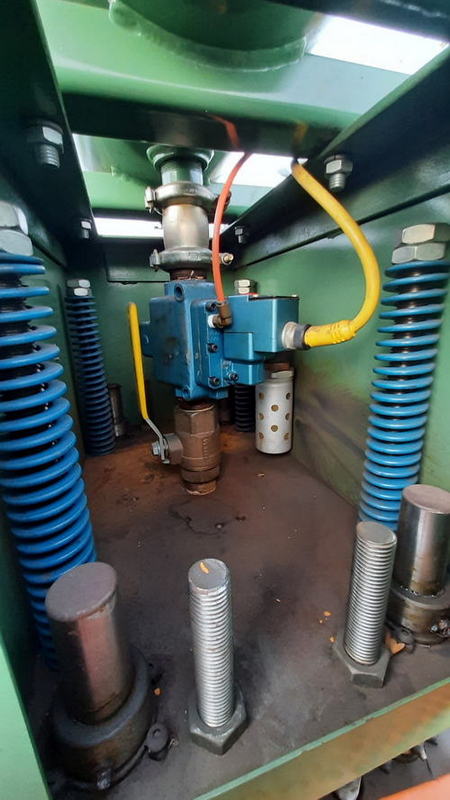 12 Ton PNEU POWER Cut-Off, 0 to 3 Str, 12 Adj, 0 to 12 SH, 26 x 14.5 Bed