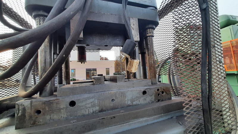 10 Ton AIR RAM 4-Post Cut-Off Press, 3 Str, 14.6 Open Ht, 15 x 10 Bet Posts