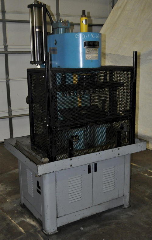 15 Ton AIR-HYDRAULICS Press, 6 Str, 14 Dylt, 2 Adj, 32 x 7.5 Bed