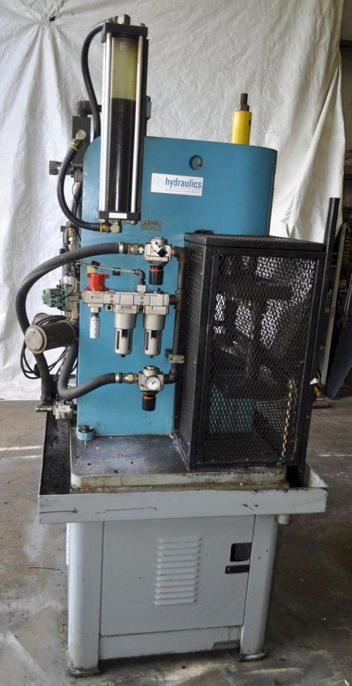 15 Ton AIR-HYDRAULICS Press, 6 Str, 14 Dylt, 2 Adj, 32 x 7.5 Bed