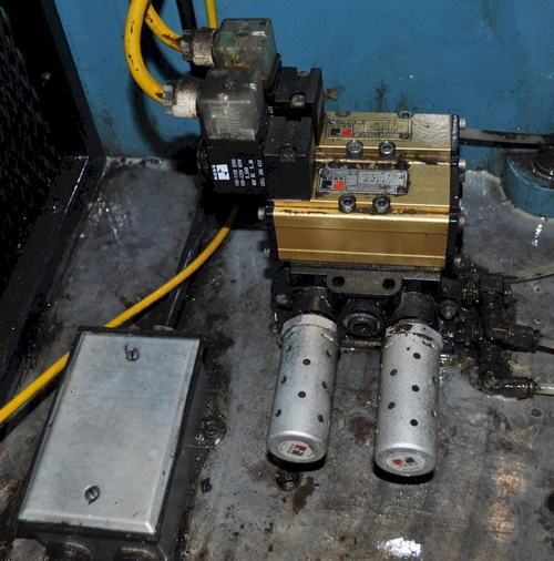 15 Ton AIR-HYDRAULICS Press, 6 Str, 14 Dylt, 2 Adj, 32 x 7.5 Bed