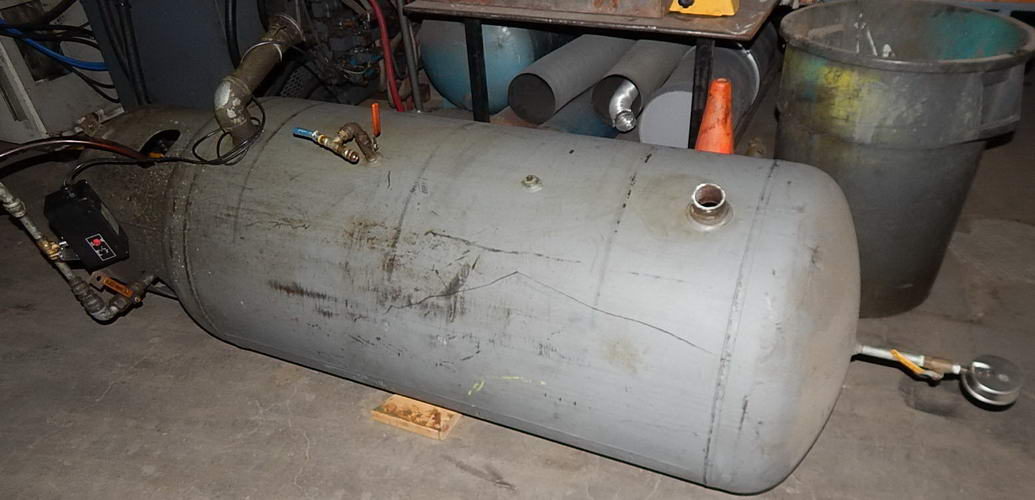 Air Receiving Tank, BRUNNER, 200 Gallon, Parker Automatic Drain & Pressure Gauge