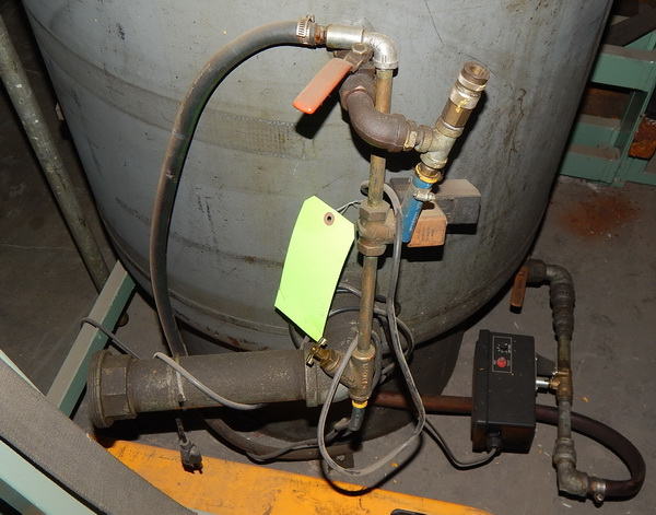 Air Receiving Tank, BRUNNER, 200 Gallon, Parker Automatic Drain & Pressure Gauge